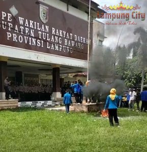 Mahasiswa Tulang Bawang Gelar Aksi Demo di Gedung DPRD Tulang Bawang