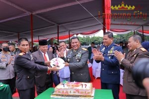 Kapolda Lampung Hadiri Upacara Peringatan HUT TNI ke -77