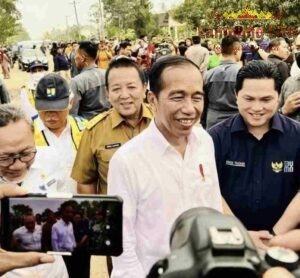 Arinal Dampingi Presiden Jokowi Tinjau Jalan Rusak di Lamteng
