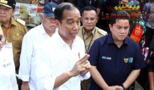 Presiden Jokowi Bagikan Sembako dan BLT di Pasar Natar