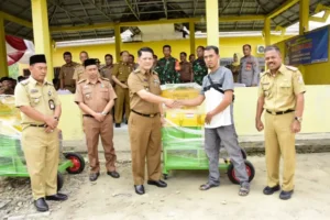 Firsada Serahkan Mesin Pencacah Makanan Ternak