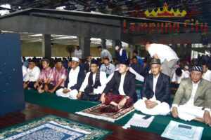 M. Firsada Ajak Keluarga Sholat Idul Adha di Islamic Center Tubaba