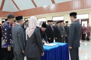 Thomas Amirico Kadis Pendidikan Roling 57 Kepala SMA dan SMK Negeri