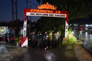 Bunda Eva Janji Perbaiki Rumah Rusak dan Infrastruktur Pasca Banjir