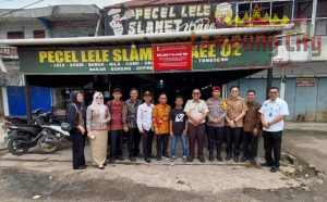 Lakukan Langkah Tegas Terkait Pajak, Pemkab Tuba Berikan Segel Peringatan Terhadap RM Slamet Wae