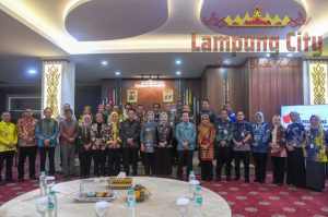 Sekretaris DPRD Provinsi Lampung Hadiri Prosesi Pelepasan Purna Bakti Hj. Tina Malinda