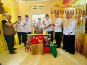Pemerintah Hadir di Tengah Bencana, Bupati Tulang Bawang Serahkan Bantuan Rumah Roboh Akibat Longsor di Menggala Kota