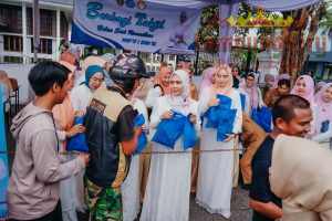 TP. PKK dan DWP Provinsi Lampung Bagikan Ratusan Takjil untuk Masyarakat