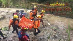 Pemkot Berduka, Wali Kota Beri Santunan untuk Keluarga Korban Banjir