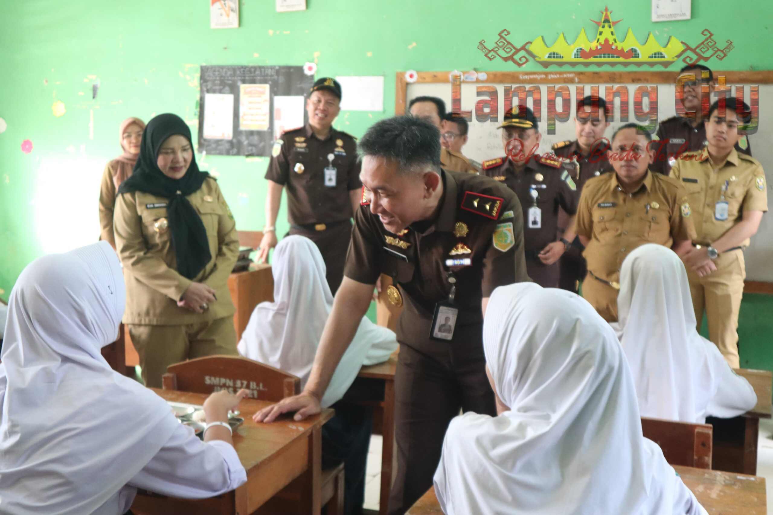 Pengawasan Ketat Jadi Kunci, Eva Dwiana dan Kajati Lampung Pastikan Program MBG Tepat Sasaran