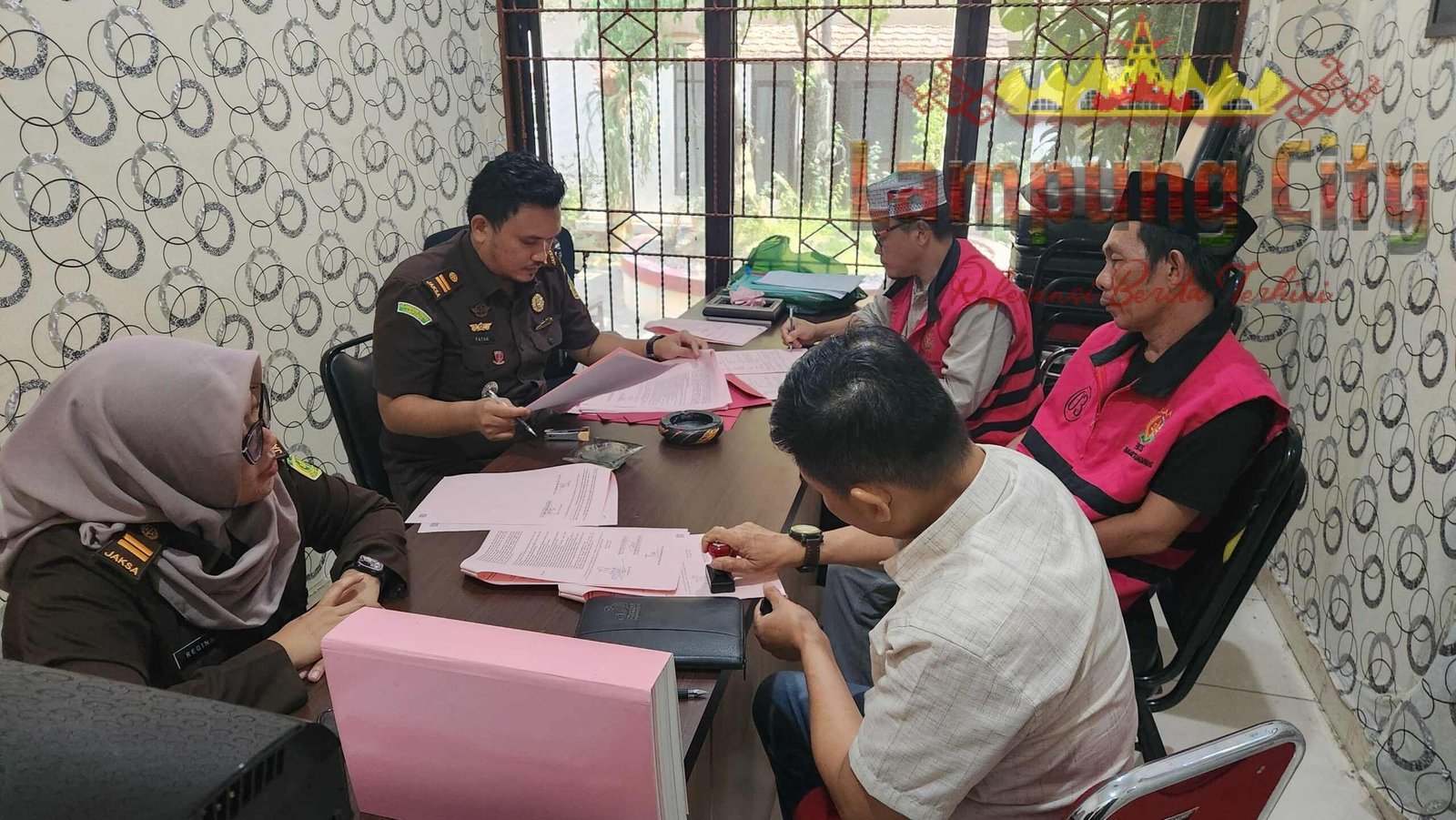 Berkas Korupsi Anggaran Bawaslu Tulang Bawang P-21, Dua Tersangka Kini Ditahan