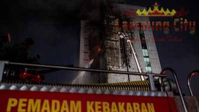 Gedung Bapenda DKI Jakarta Terbakar, 13 Unit Damkar dan 65 Personel Dikerahkan