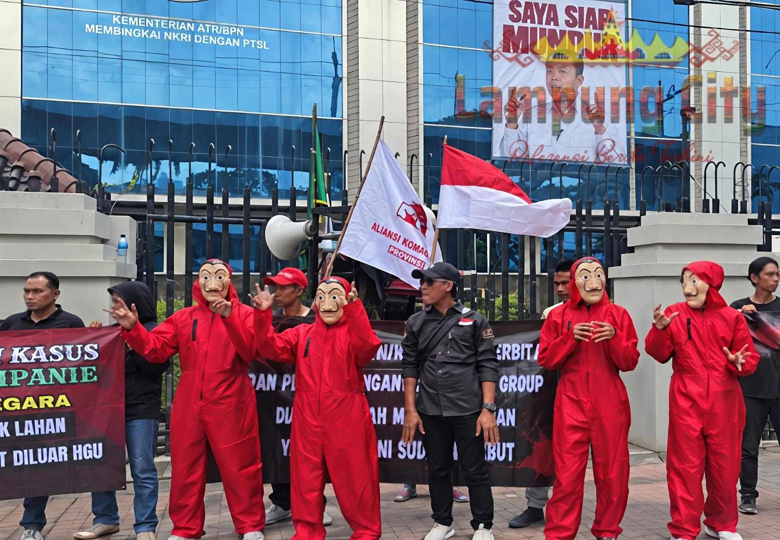 SELAIN MUNDUR DARI KEPENGURUSAN GOLKAR, NUSRON DISARANKAN MUNDUR SEBAGAI MENTERI